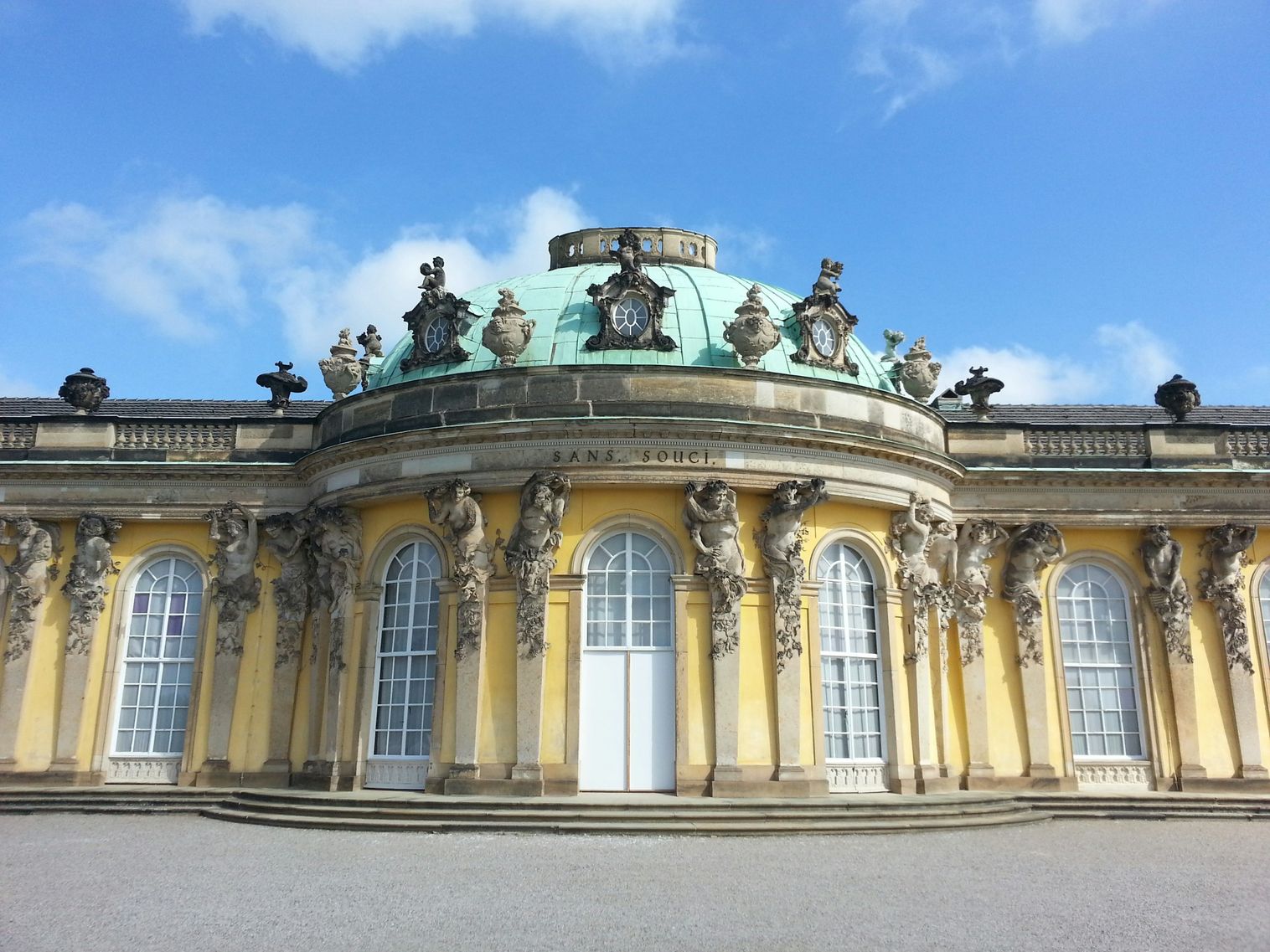 Schloss Sanssouci in Potsdam Frontansicht, nah